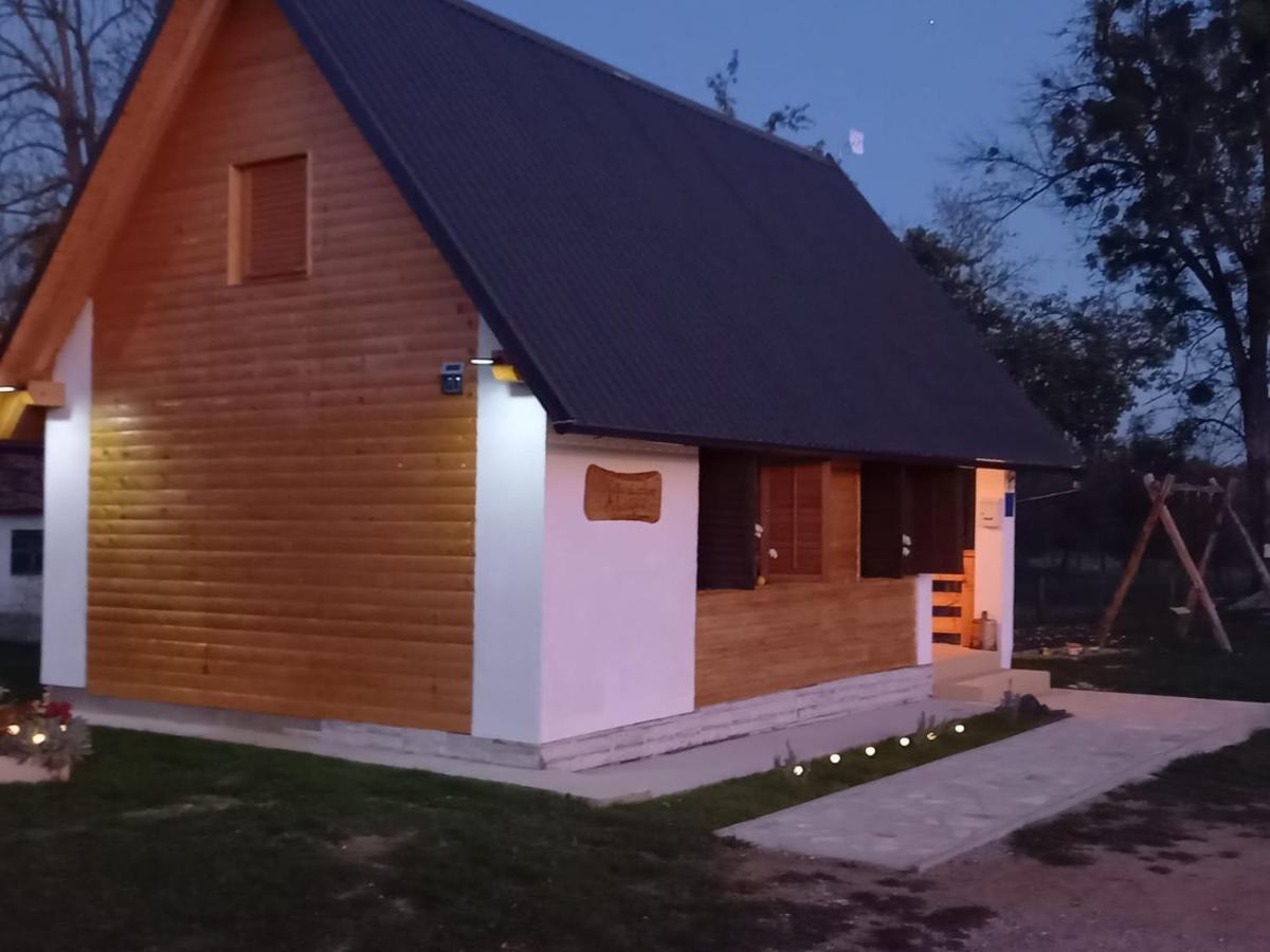 Vila Kuca Za Odmor Antonija Gospić Exteriér fotografie